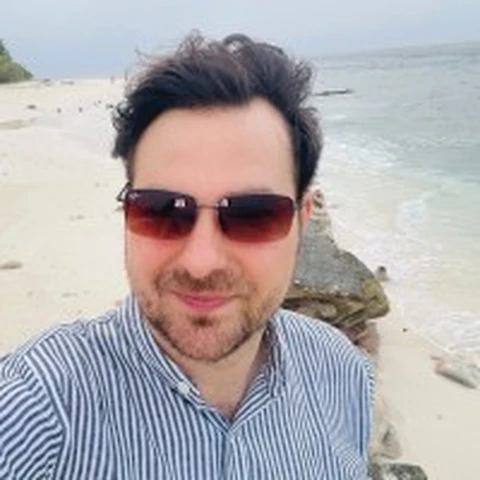 Alexandru Hegyi during coastal fieldwork